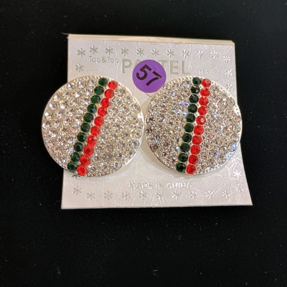Jewelry - Elegant Crystal Stud Earrings